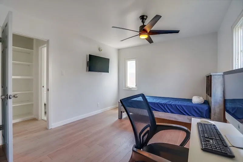 Bridges Recovery - Women's Sober Living Apartments in Los Angeles - Photo 1